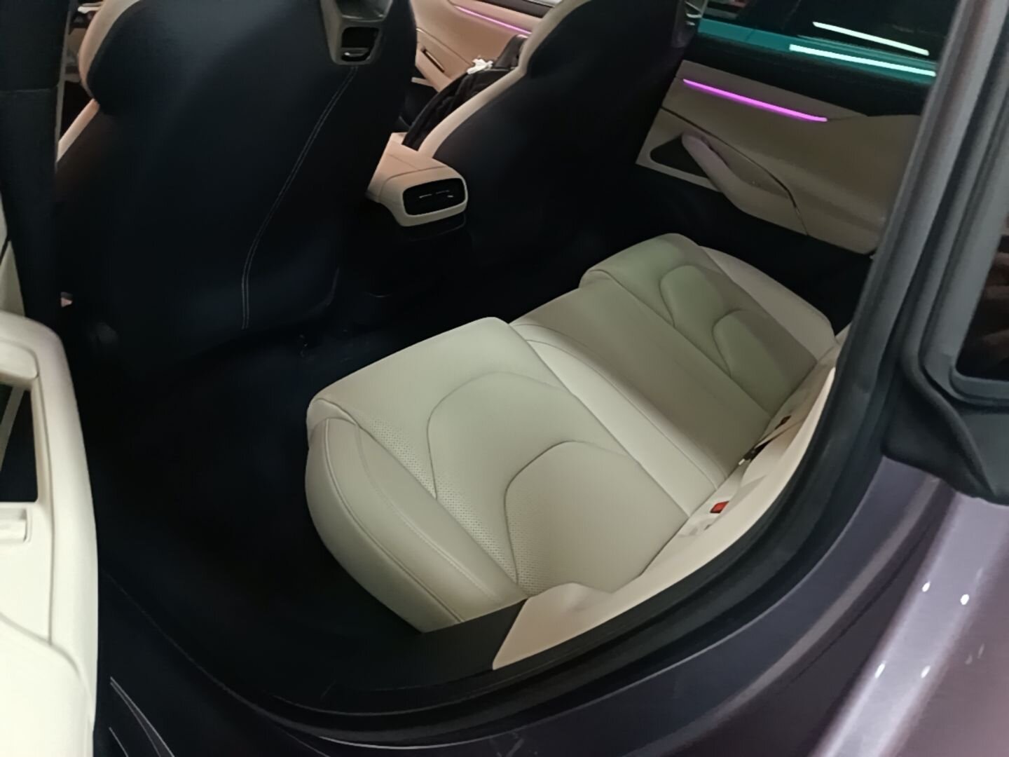 2024 XIAOMI SU7 AWD
