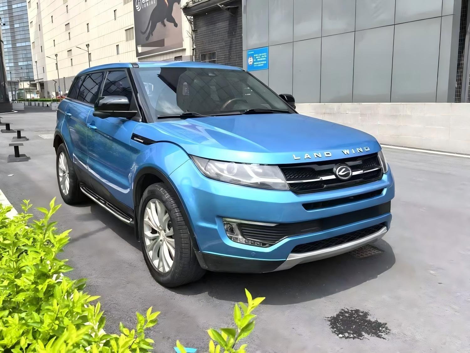 2017 Land Wind X7 Blue