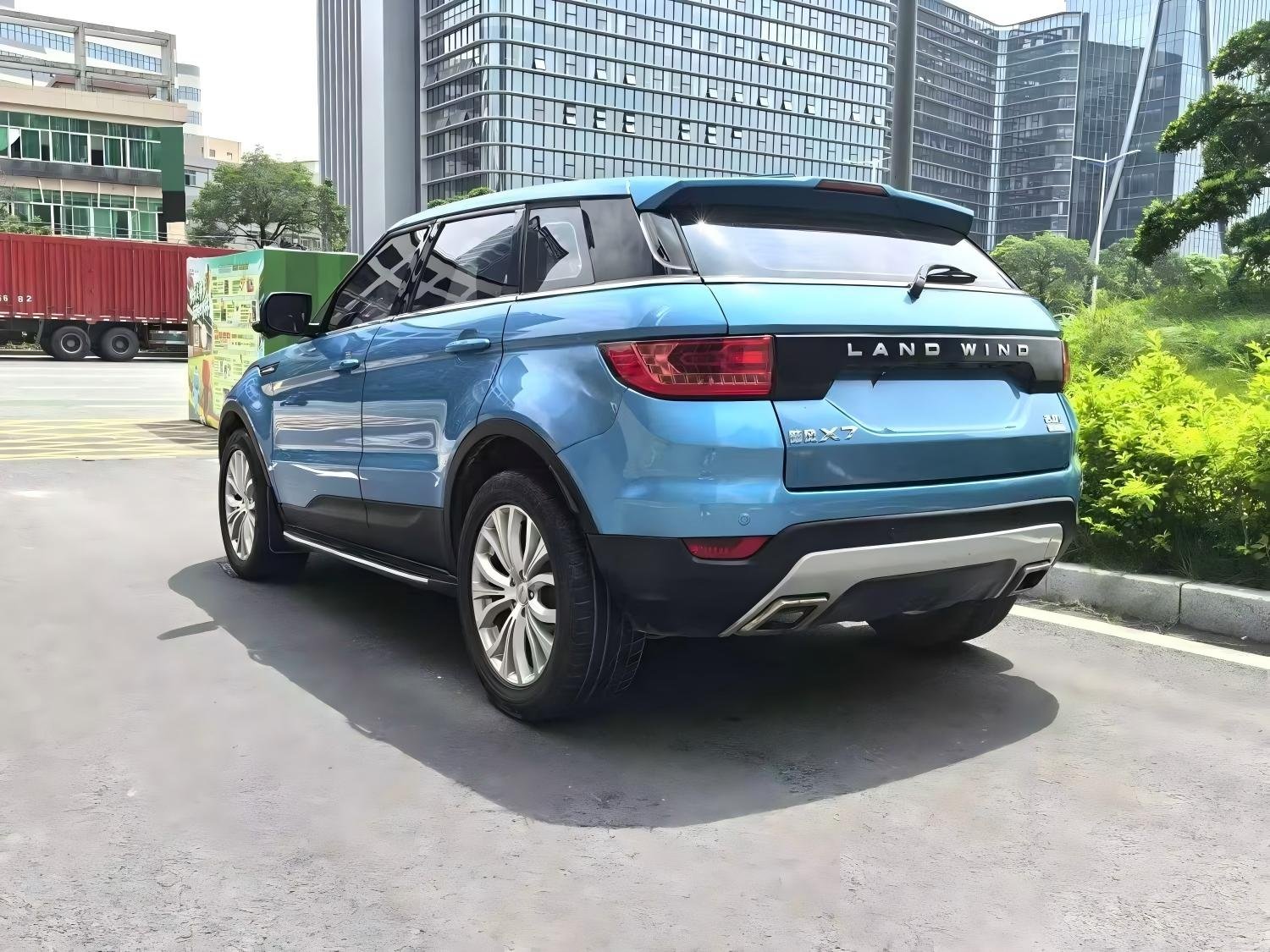 2017 Land Wind X7 Blue