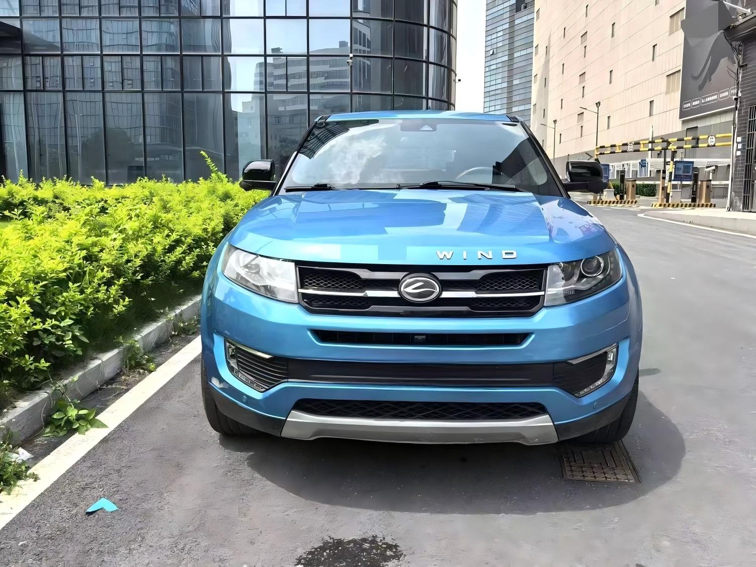 2017 Land Wind X7 Blue