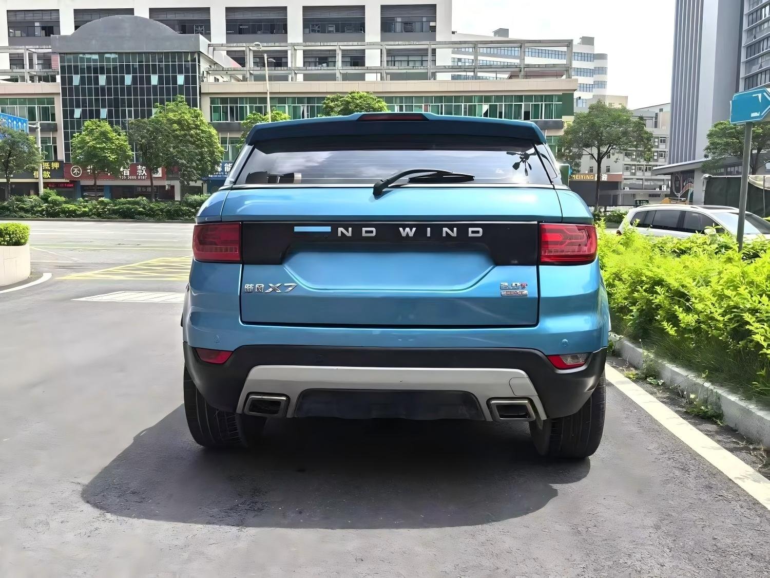 2017 Land Wind X7 Blue