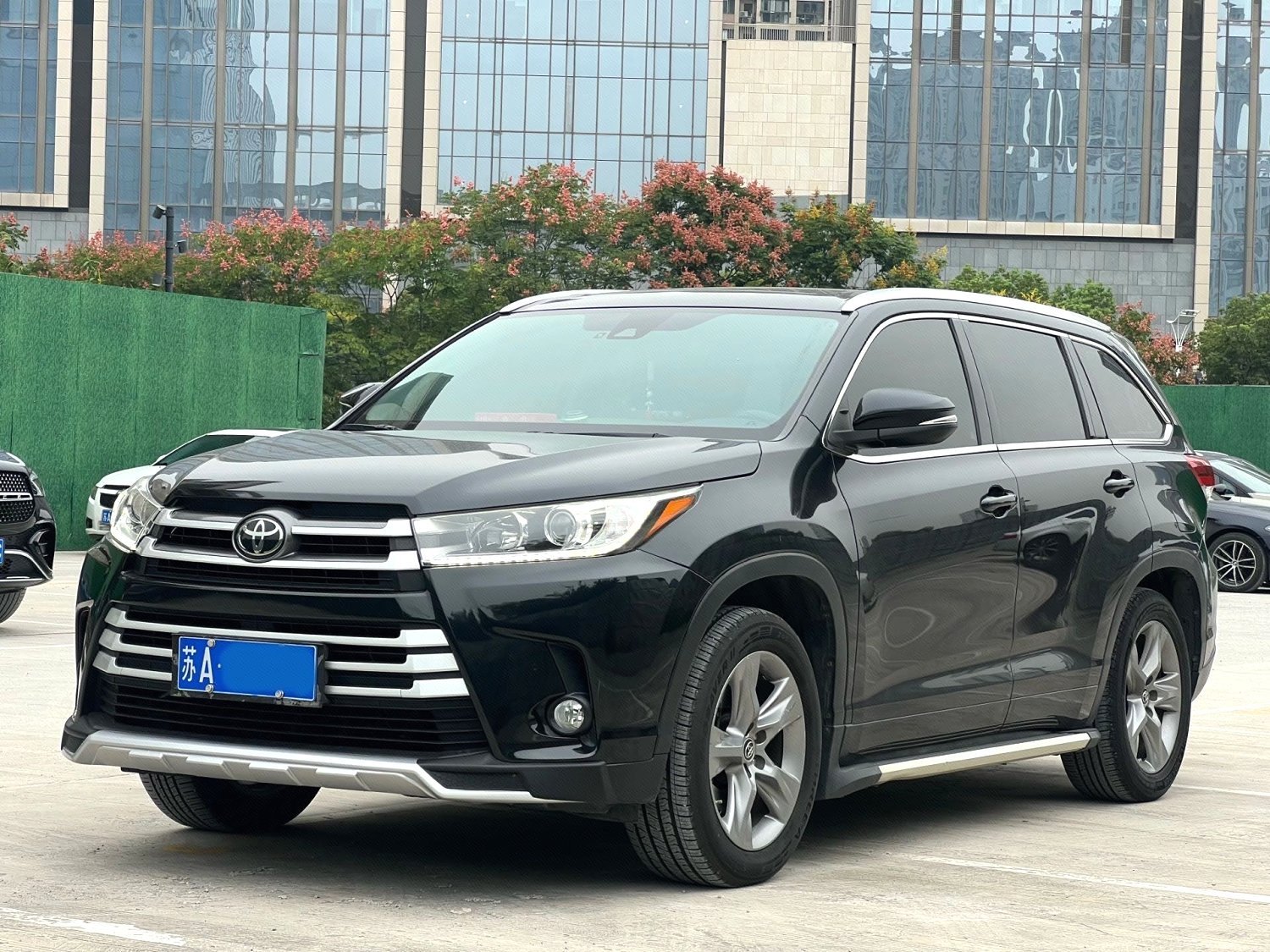 2018 Toyota Highlander SUV  4WD vehicle photo